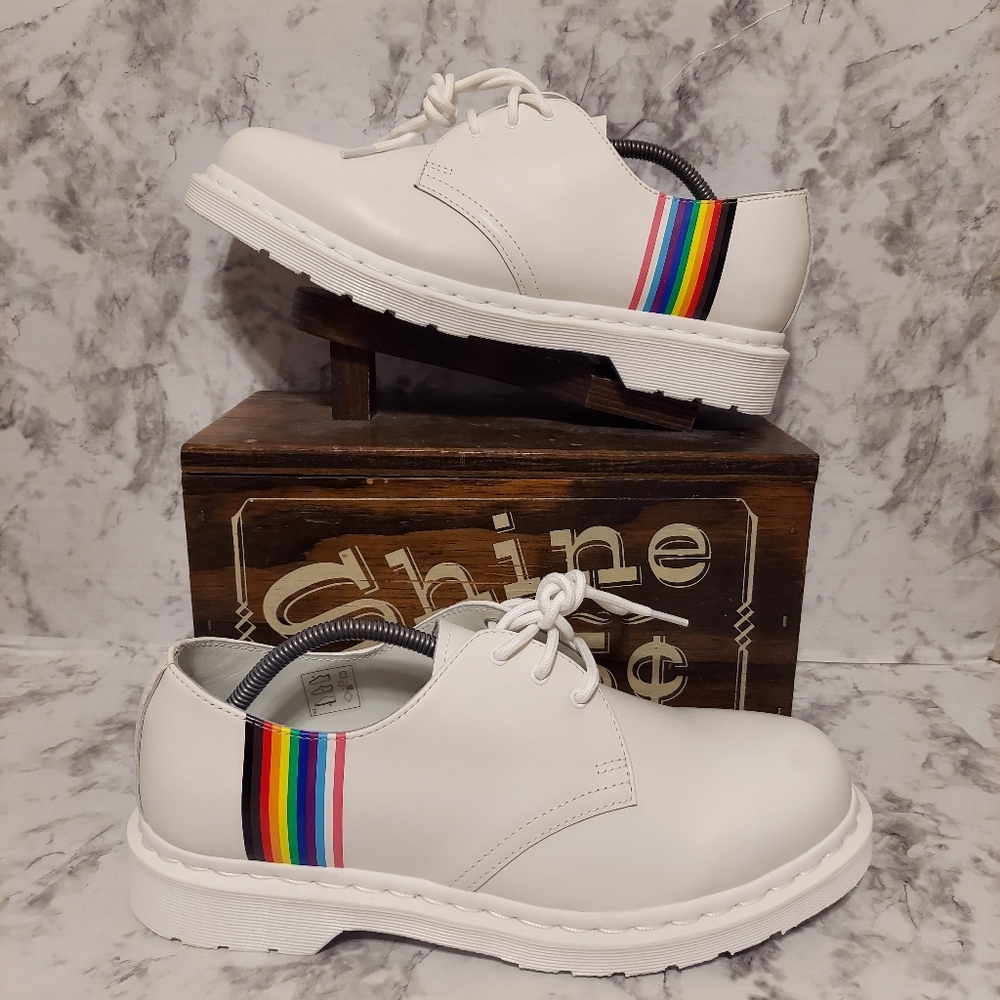 🆕️brand new Dr. Martens 1461 for pride